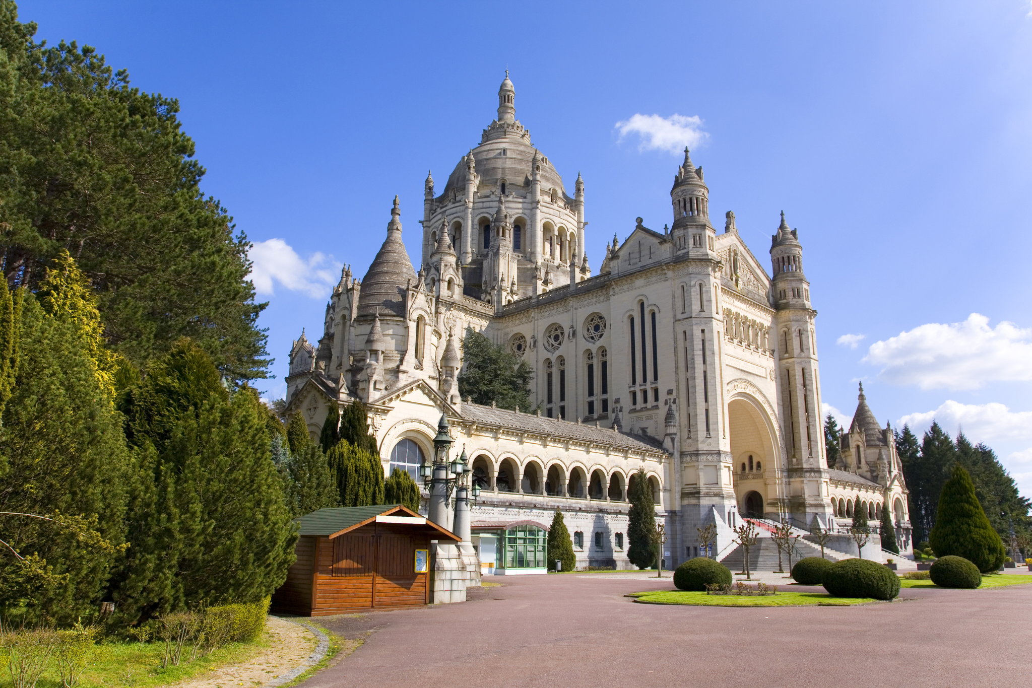 Basilique Sainte-Thérèse de Lisieux en Normandie.
